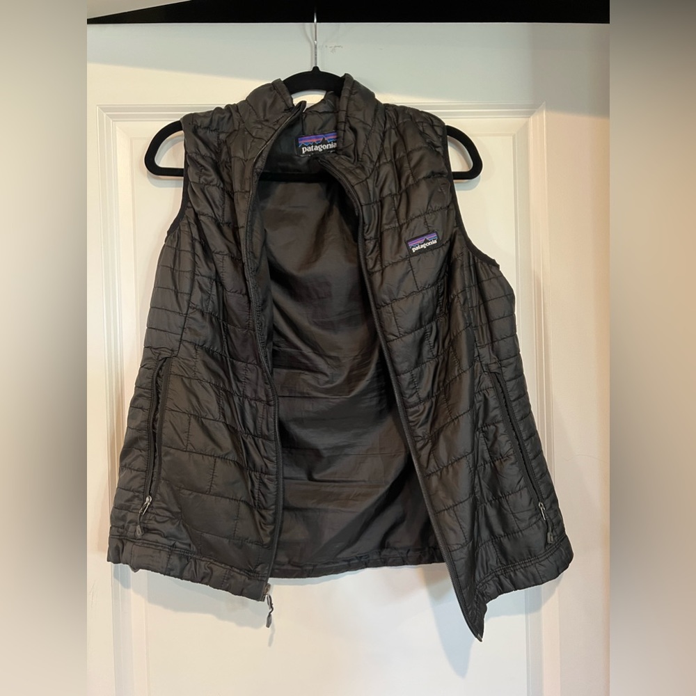Patagonia used vest. This is a medium, it’s worn but no rips or tears.